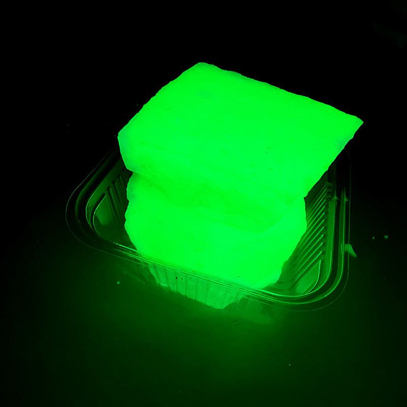 高亮夜光石夜光跑道用发光石子夜光粉造景荧光石颗粒发光石子