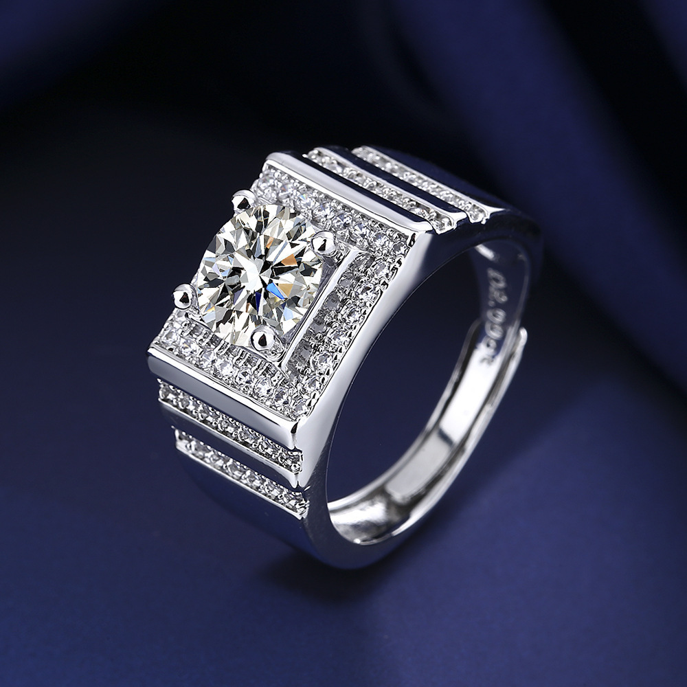 日韩热销时尚微镶简约经典款活口四爪二克拉莫桑石男戒指一件代发