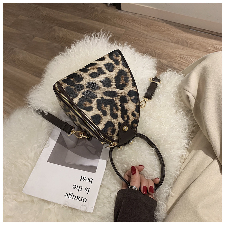 2022 Summer New One Shoulder Hand-Carrying Small Bag Fashion Trend Crossbody Mini Bag Leopard Retro Women's Bag Wholesale