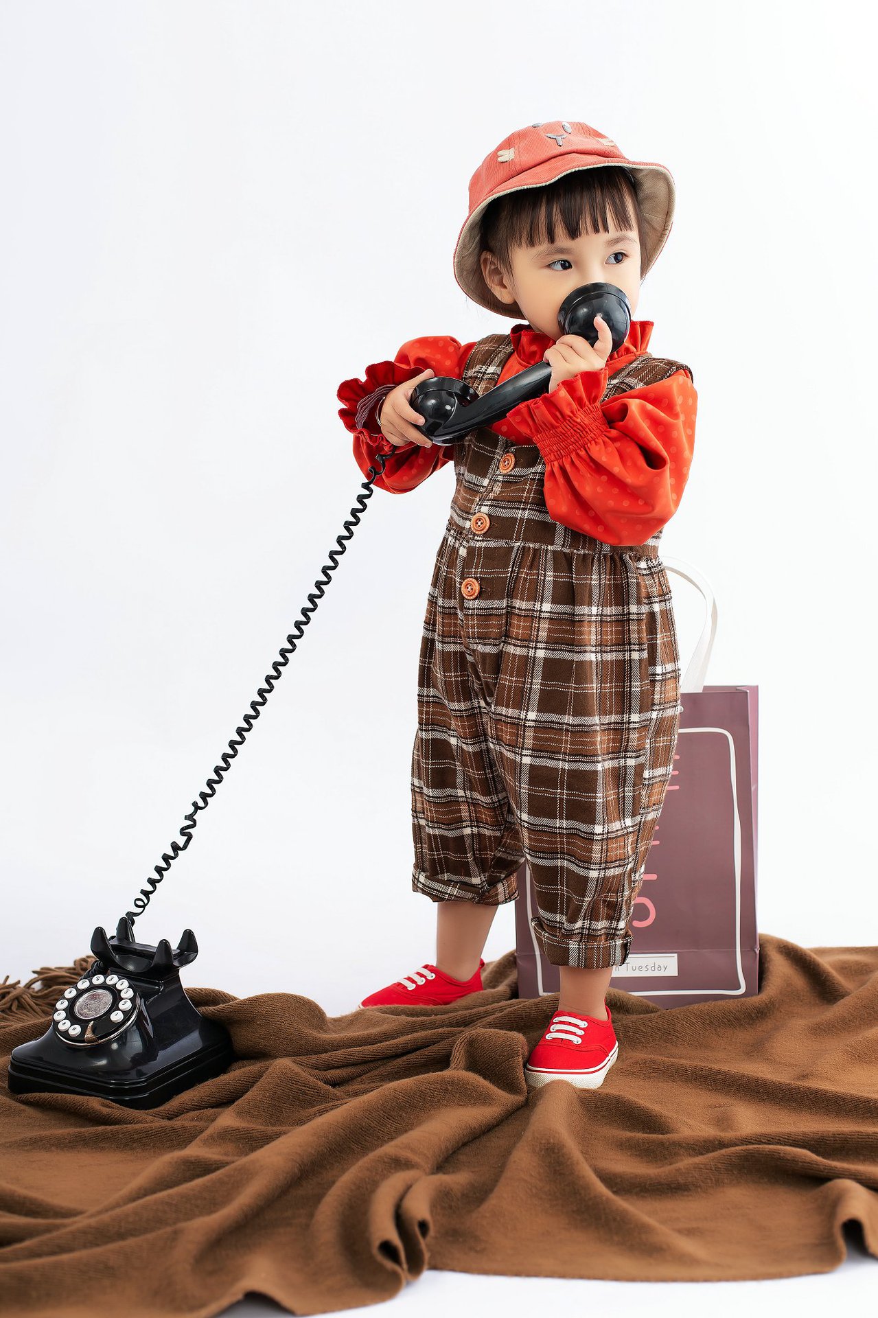 影楼拍摄时尚潮童艺术照岁儿童洋气套装女童写真照杂志封面模卡