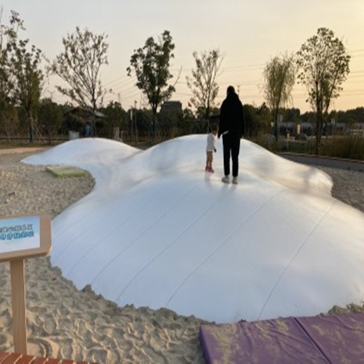 网红蹦蹦云大型网红游乐设备充气大蹦床户外充气云朵弹跳云厂家