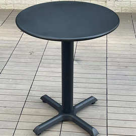 金属铁桌子