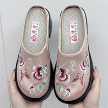 老北京布鞋女夏季新中式厚底刺绣民族风绣花鞋一脚蹬半托妈妈鞋