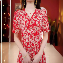 波浪花纹时尚连衣裙2024年流行V领气质减龄洋气长裙