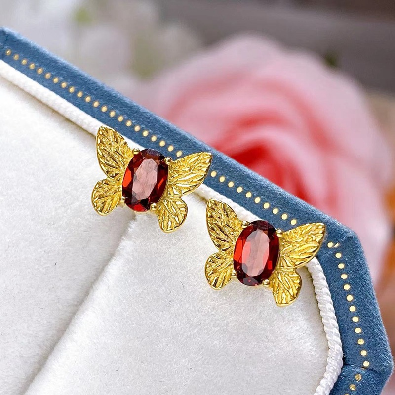 天然石榴石蝴蝶耳钉镶嵌s925银无过敏女耳饰时尚网红抖音一件代发