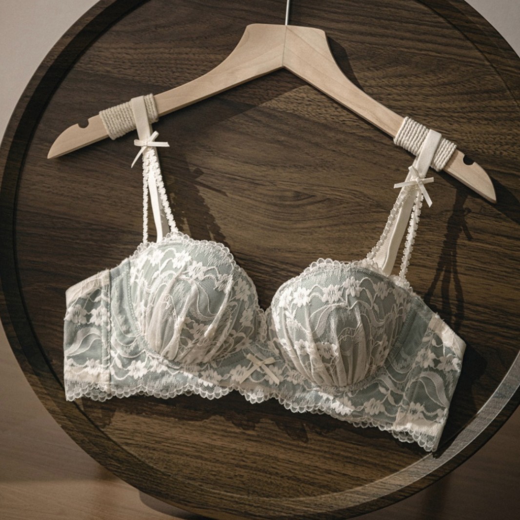 新款内衣女士小胸聚拢显大套装收副乳防下垂性感纯欲系蕾丝文胸罩