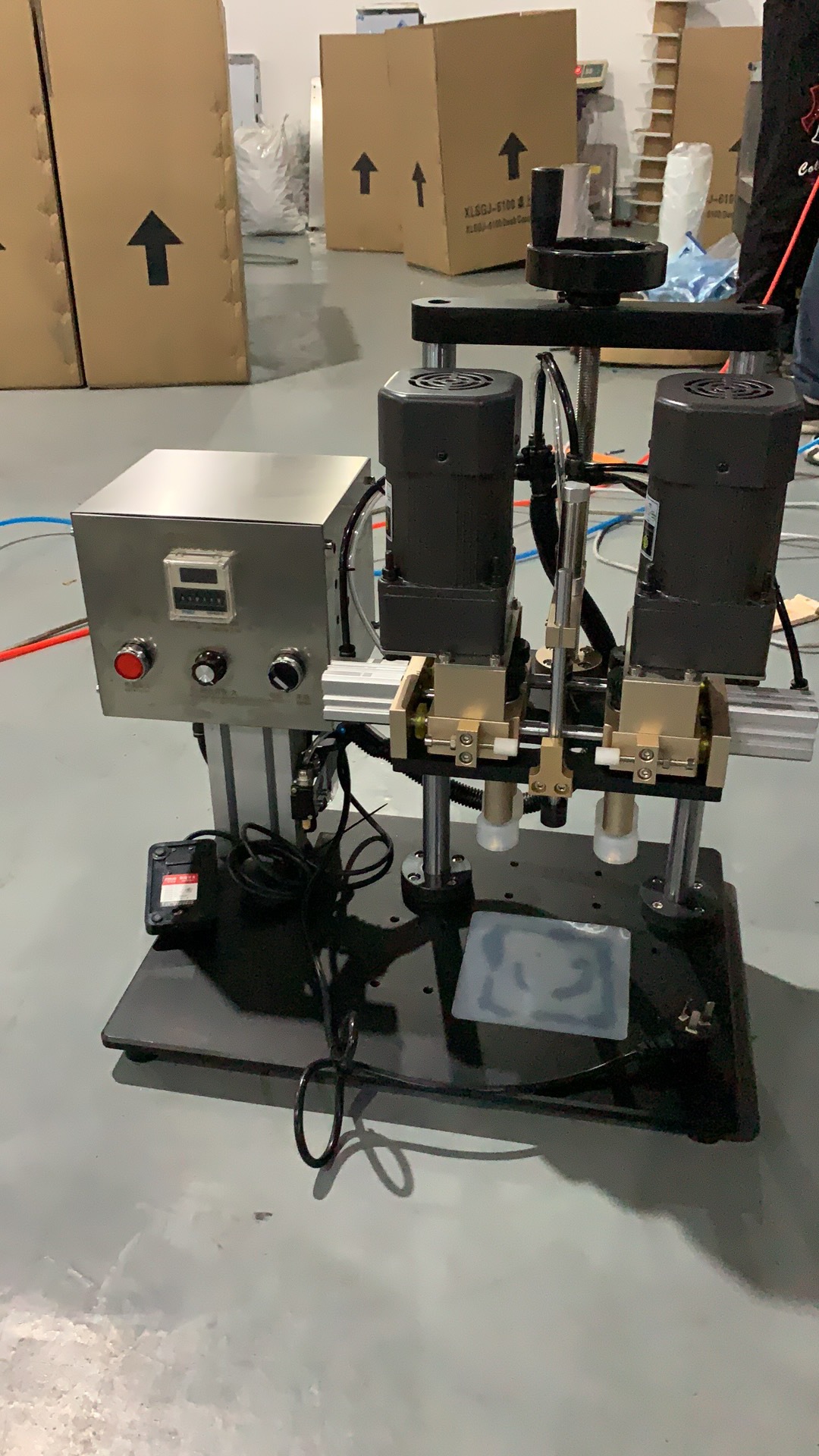 鸭嘴盖台式旋盖机药瓶自动旋盖机螺纹瓶盖拧盖机半自动旋盖机