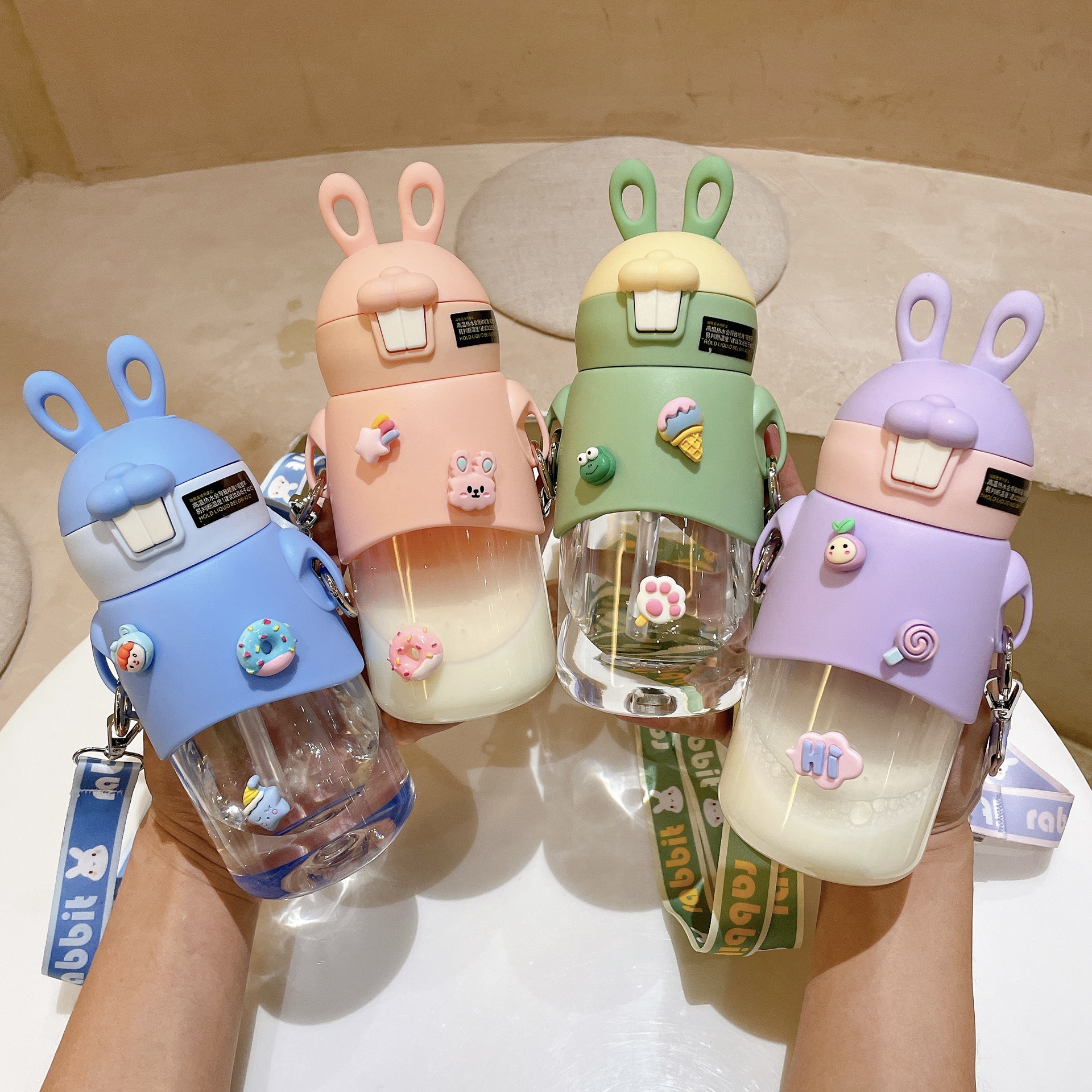 8成交66个防摔儿童吸管杯可爱小熊少女萌系水壶便携随身斜跨