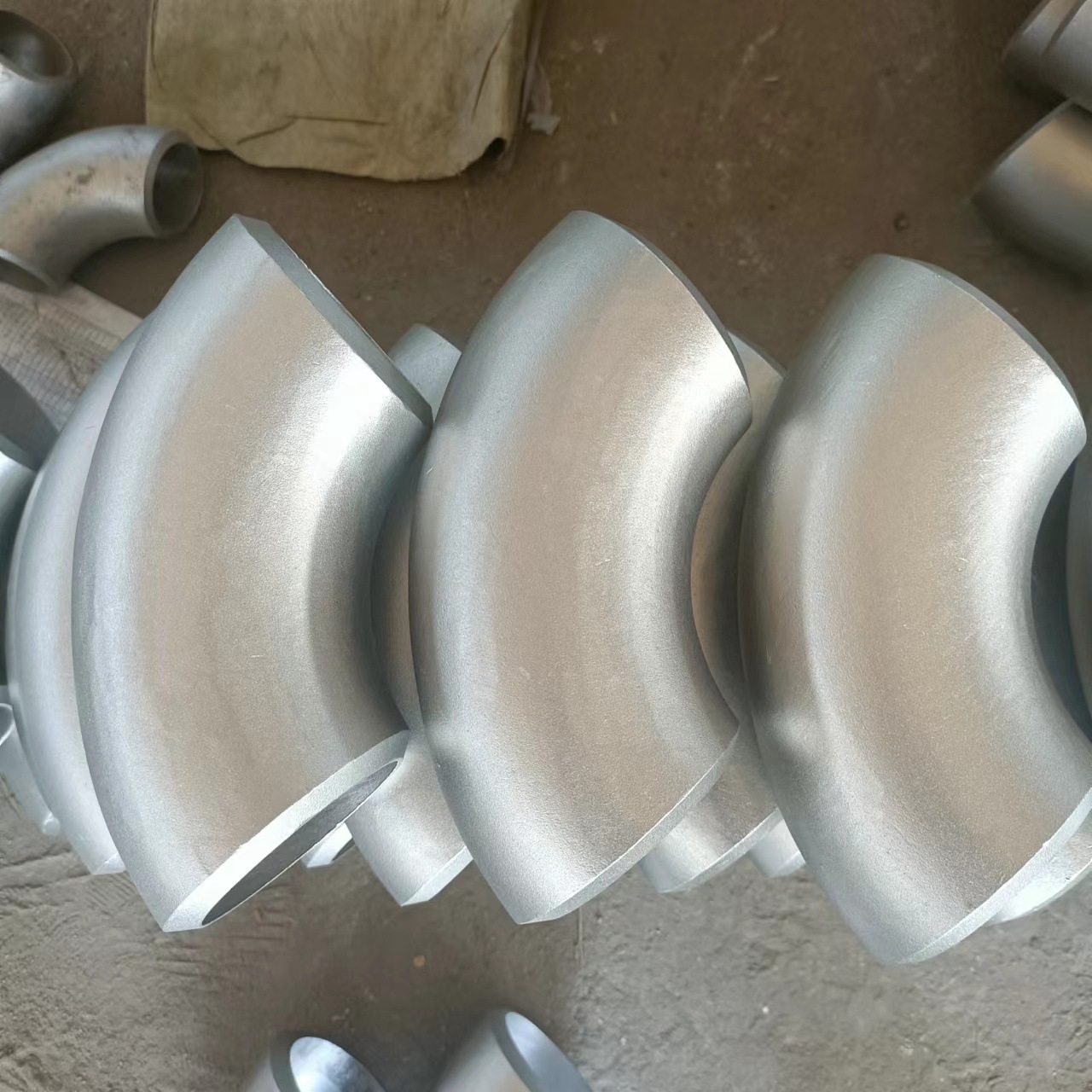 304不锈钢冲压弯头 无缝焊接弯头90度316l焊接弯头180度u型弯头