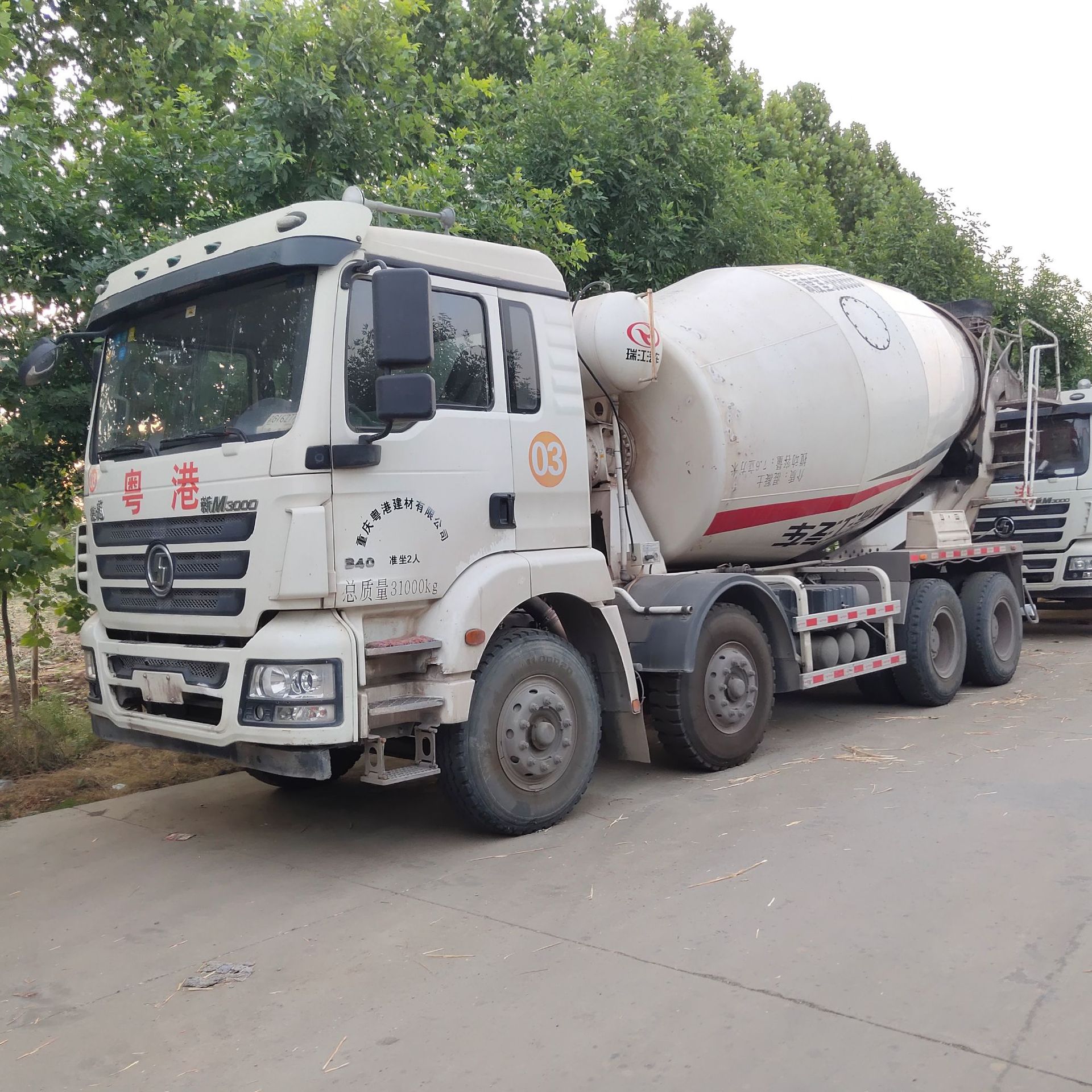 二手轻量化商砼搅拌车德龙水泥罐车 混凝土搅拌运输车 14方搅拌车