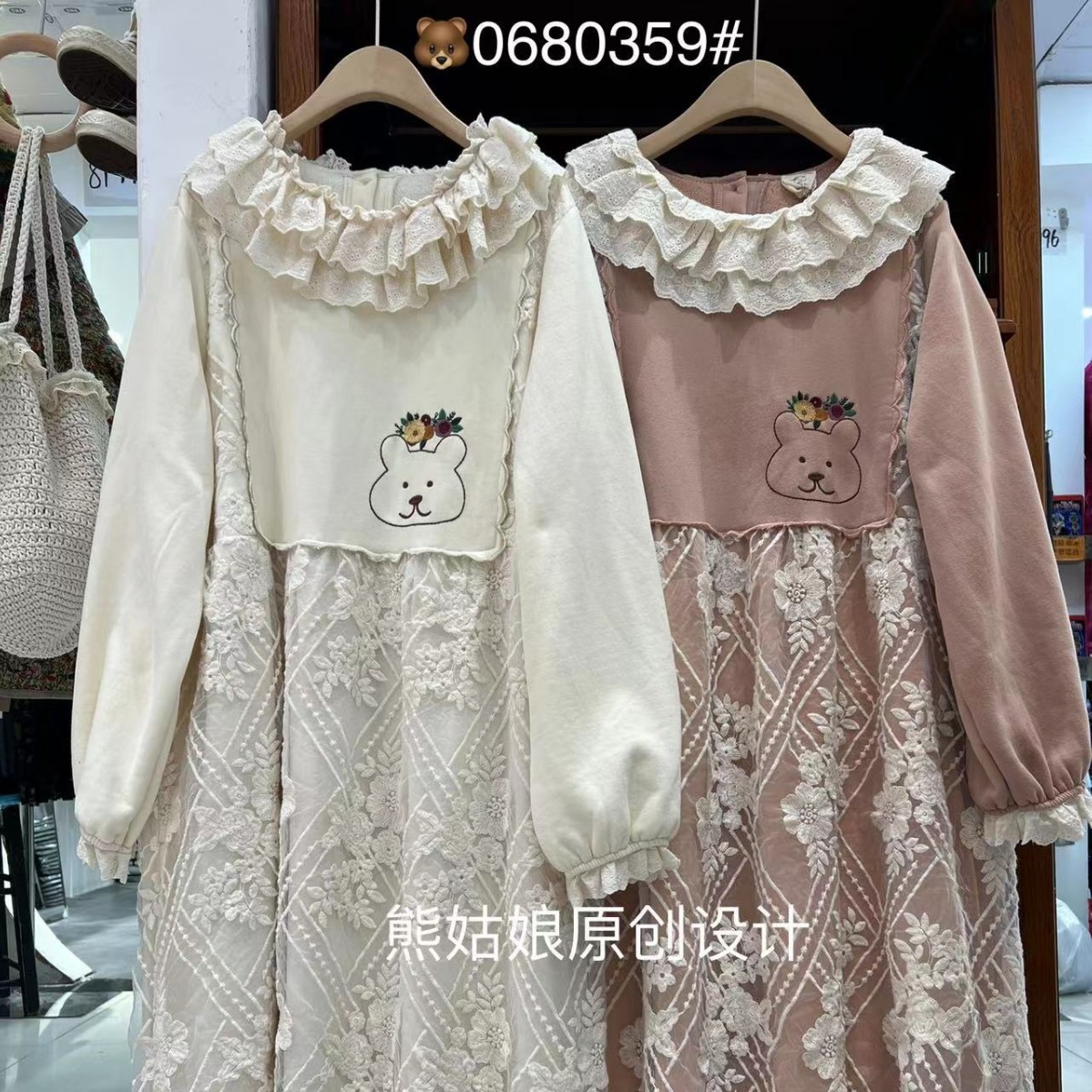 熊姑娘2023冬季新女式圆领连衣裙百搭裙子森系女装长袖高级感刺绣