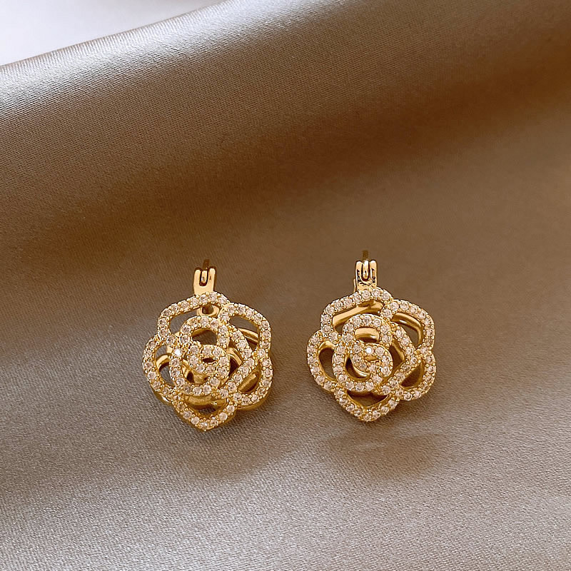 Gold Plated Silver Needle Zircon Pearl Flower Fritillary Earrings Simple and Stylish Earrings Elegant High-Grade Earrings for Women