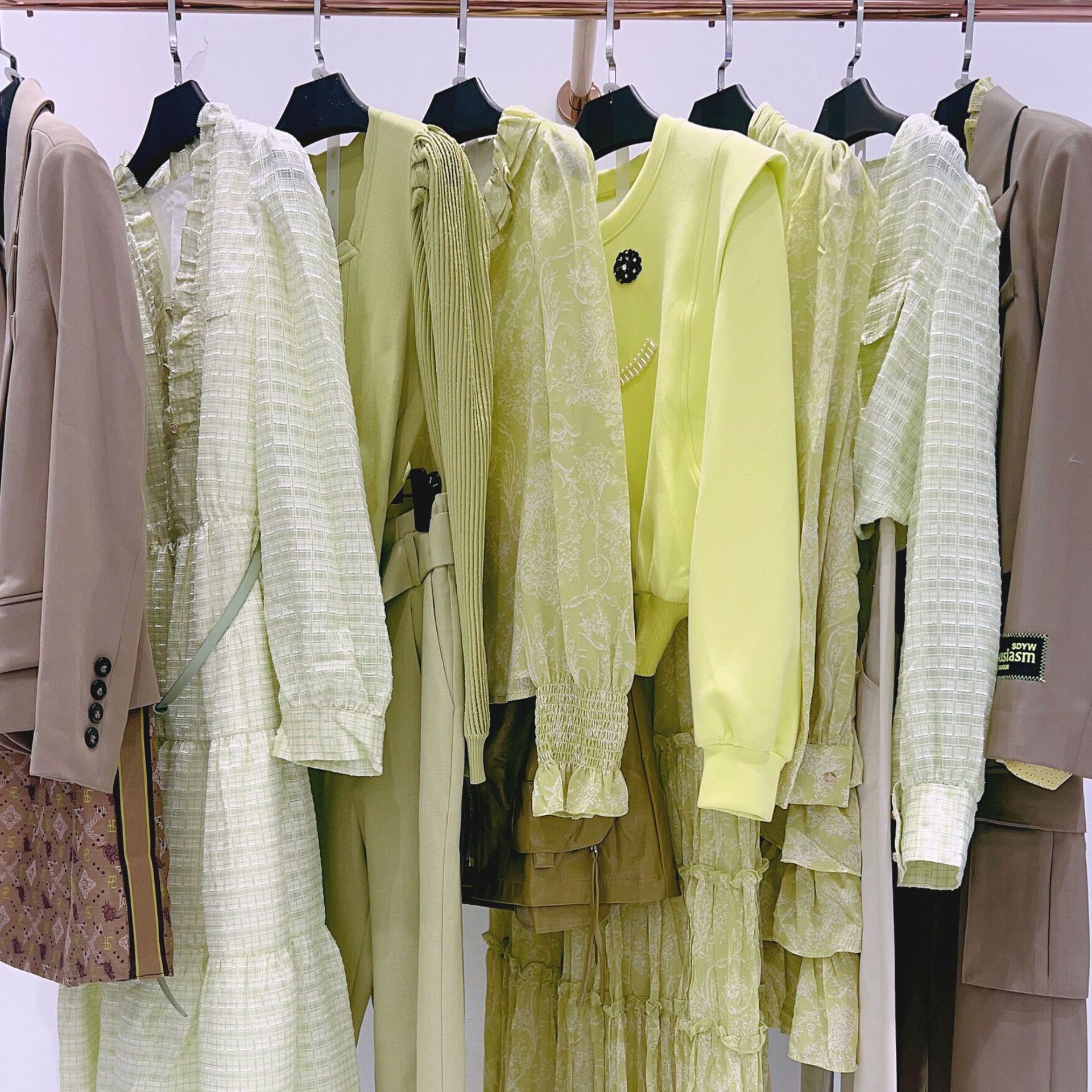 杭州四季青品牌折扣女装连衣裙套装撤柜尾货清仓女装批发一手货源