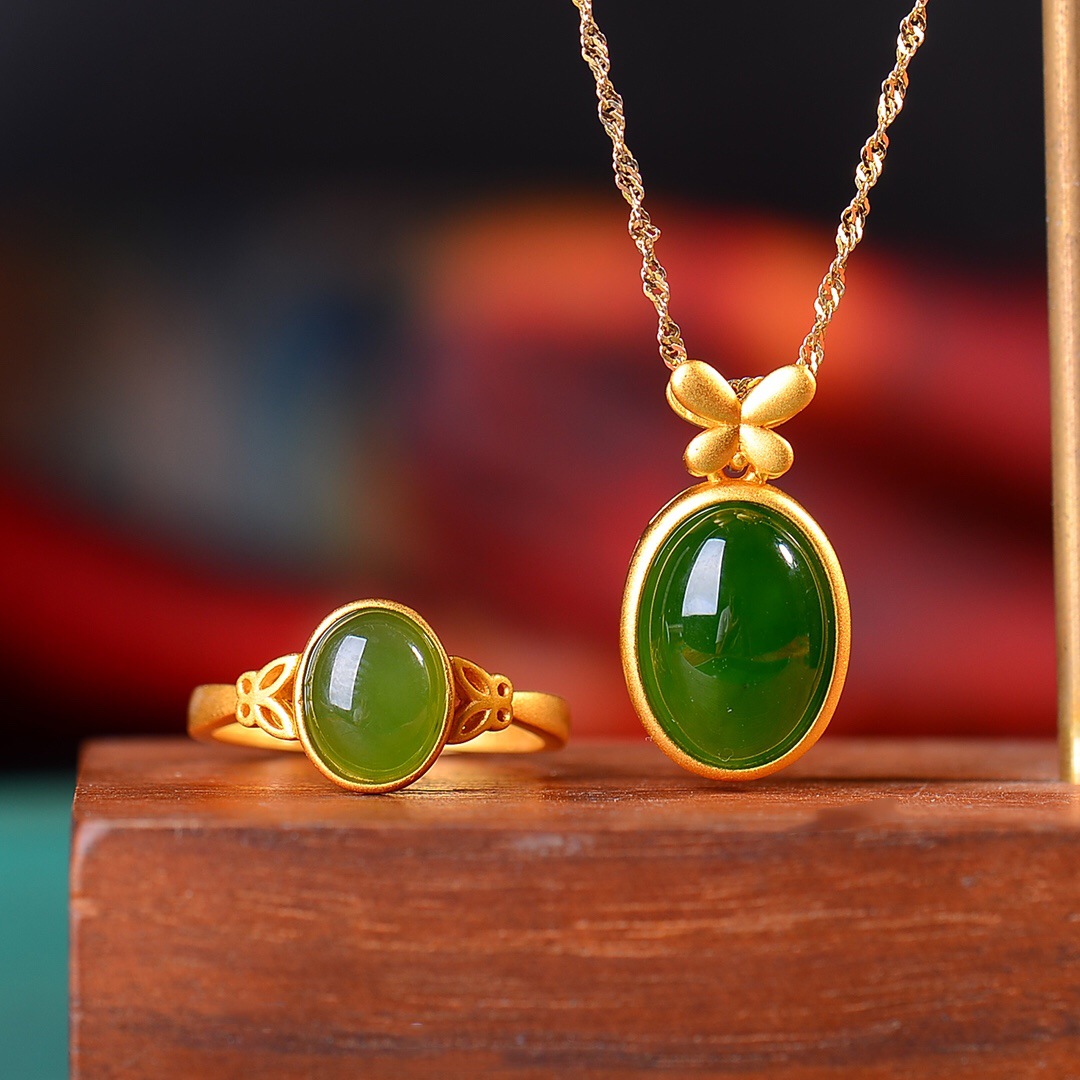 玉佳玉 阳绿碧玉无黑点戒指项链二件套简约圆面和田玉纯银吊坠
