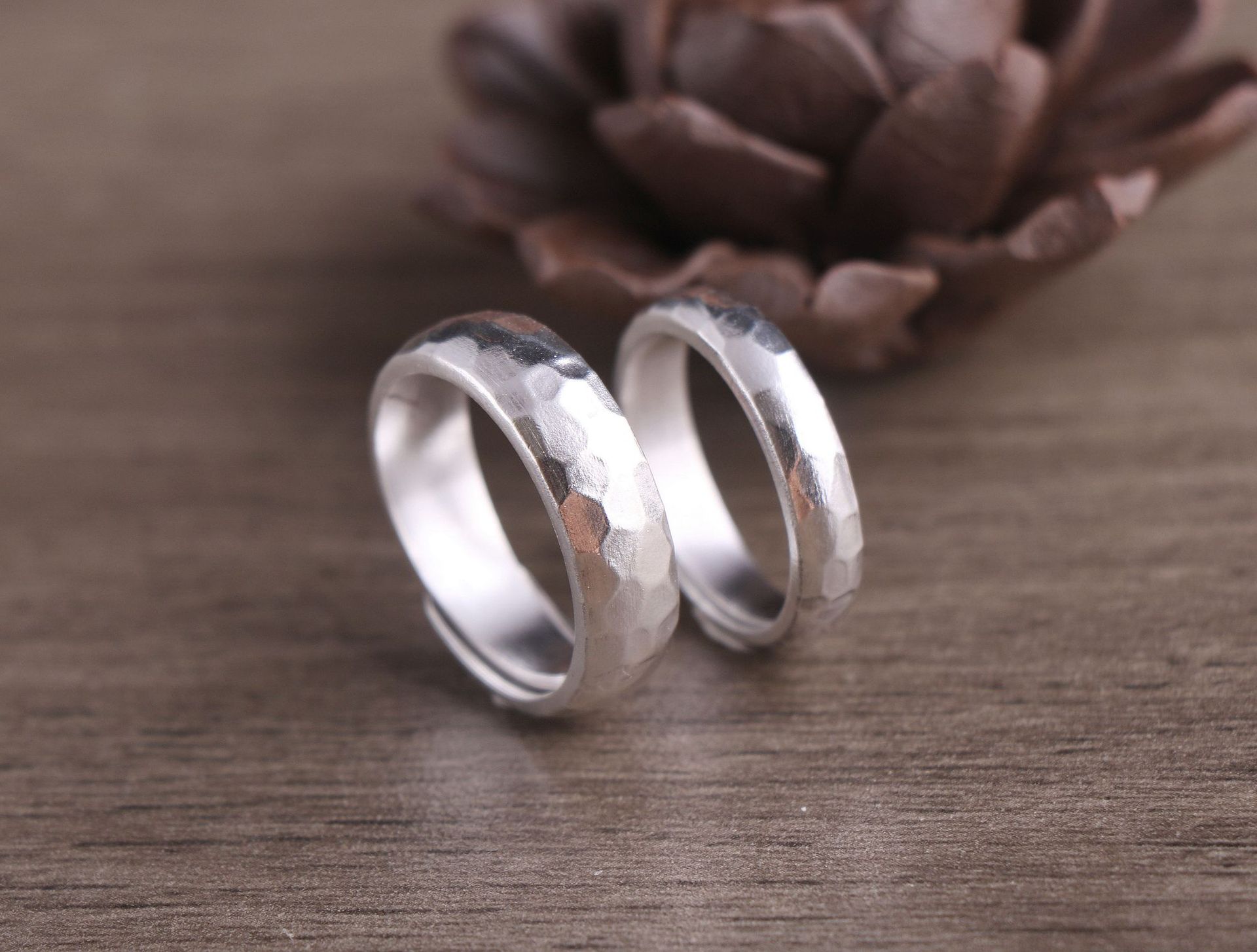 足银999纯银戒指 复古民族风古法银手工敲面情侣款对戒纪念日礼物