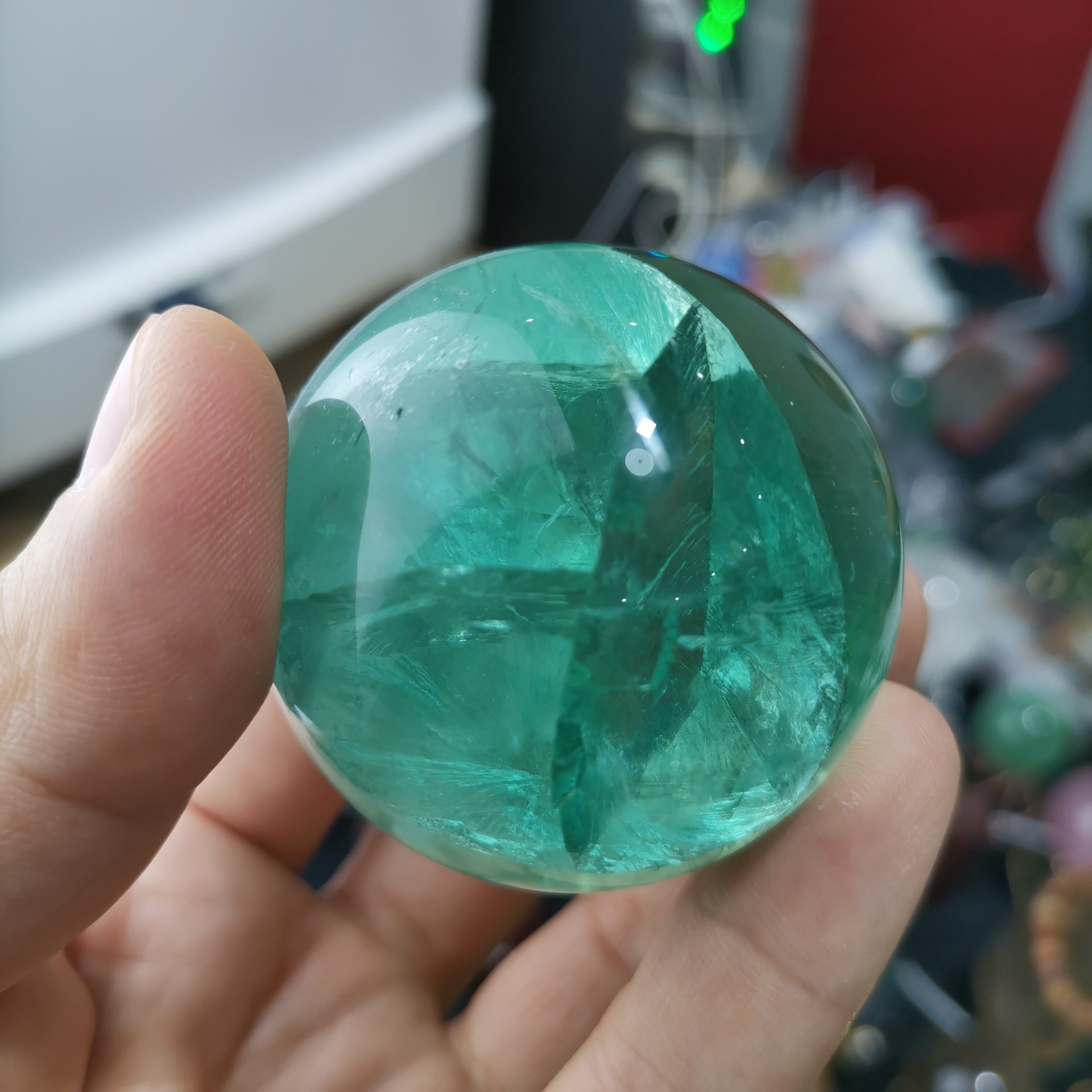 厂家批发天然透体带彩虹萤石球绿色晶石晶莹剔透桌面摆件跨境专供