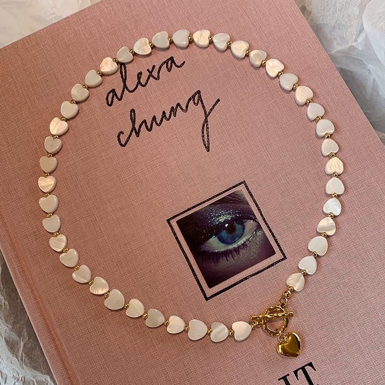 天然白贝母爱心吊坠贝壳项链女轻奢小众高级感锁骨链颈链2024新款