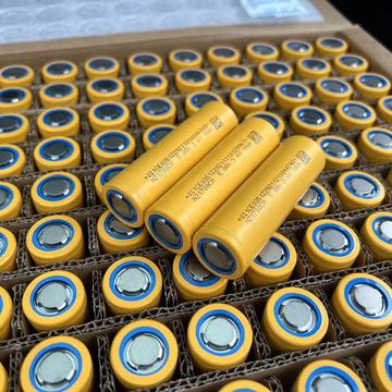 蜂巢21700锂电池3.