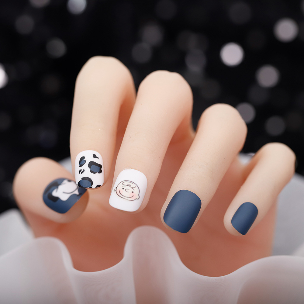 可爱风短款平头哑光美甲甲片成品卡通史努比小狗磨砂穿戴假指甲
