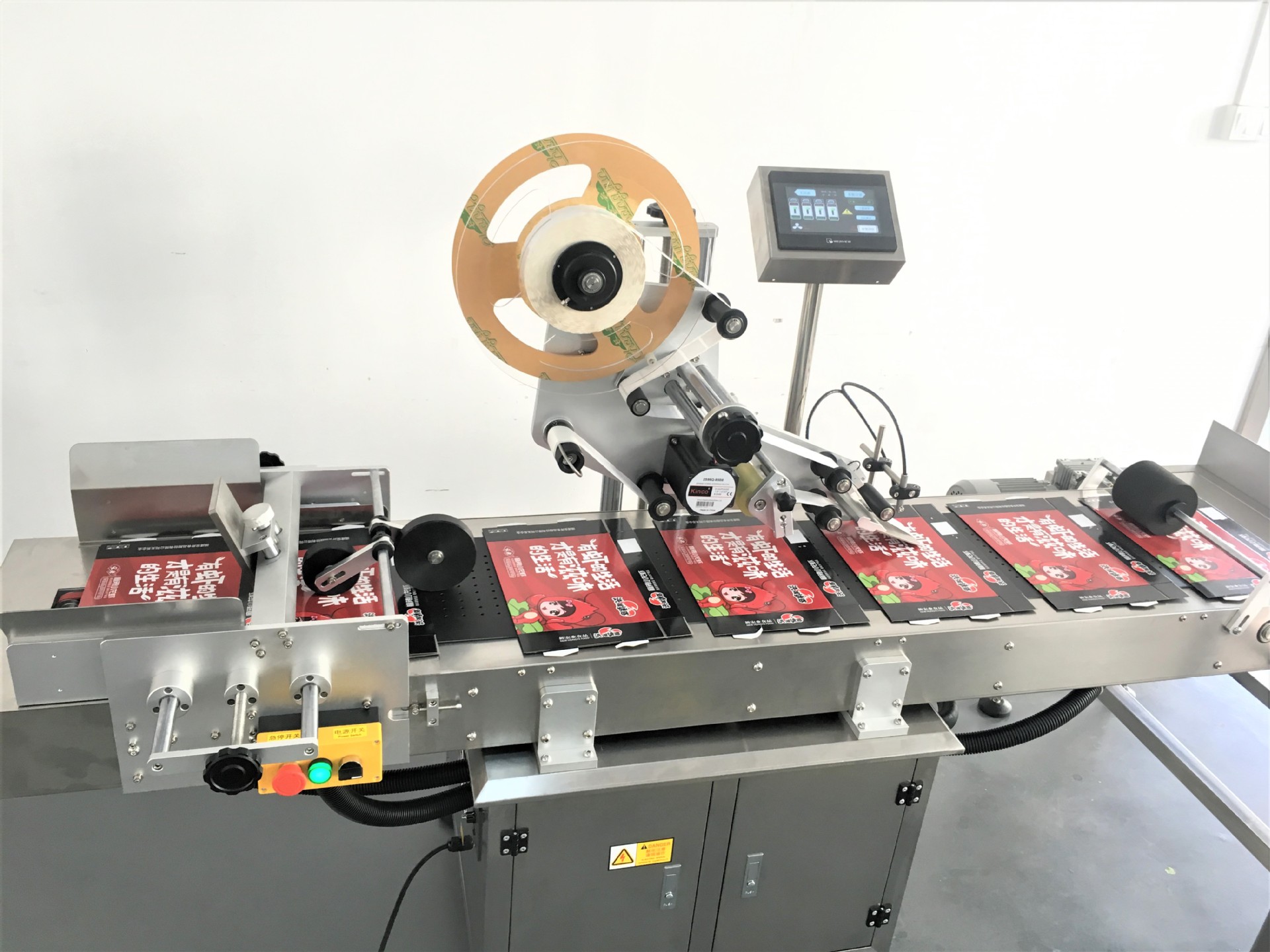 湿巾袋自动不干胶分页贴标机塑料袋贴商标机器