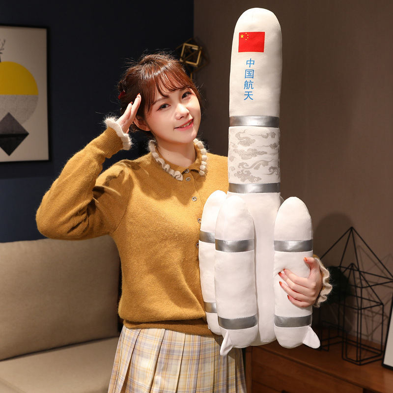 创意仿真新品航天载人火箭公仔抱枕儿童房影楼飘窗摆件生日礼物女