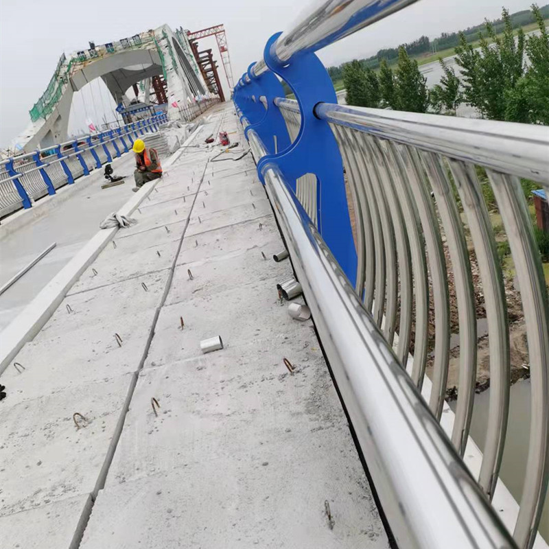 防撞立柱防撞护栏装饰护栏各种护栏配件护栏底板