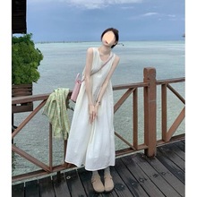 温柔风海边度假连衣裙女2024新款压褶垂坠气质背心裙内搭无袖长裙