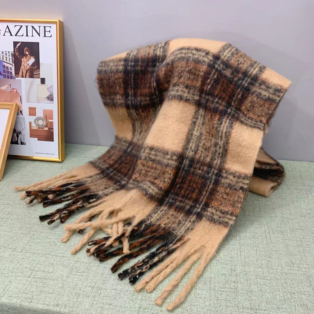 美拉德风棕色仿羊绒围巾女冬季高级感流苏马海毛加厚围脖学生新款