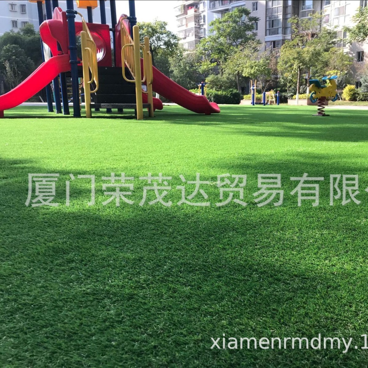 宁德仿真草坪地毯 幼儿园小学运动区人造草皮安装 假草坪施工铺设