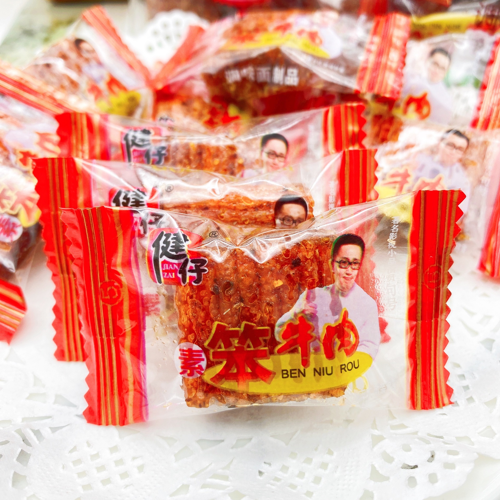 168g健仔素笨牛肉儿童怀旧零食 网红辣条 休闲食品批发