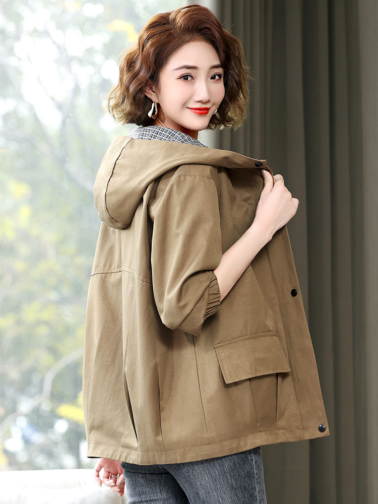 女士短外套2022年新款春秋上衣显瘦休闲大码中年妈妈早春连帽风衣