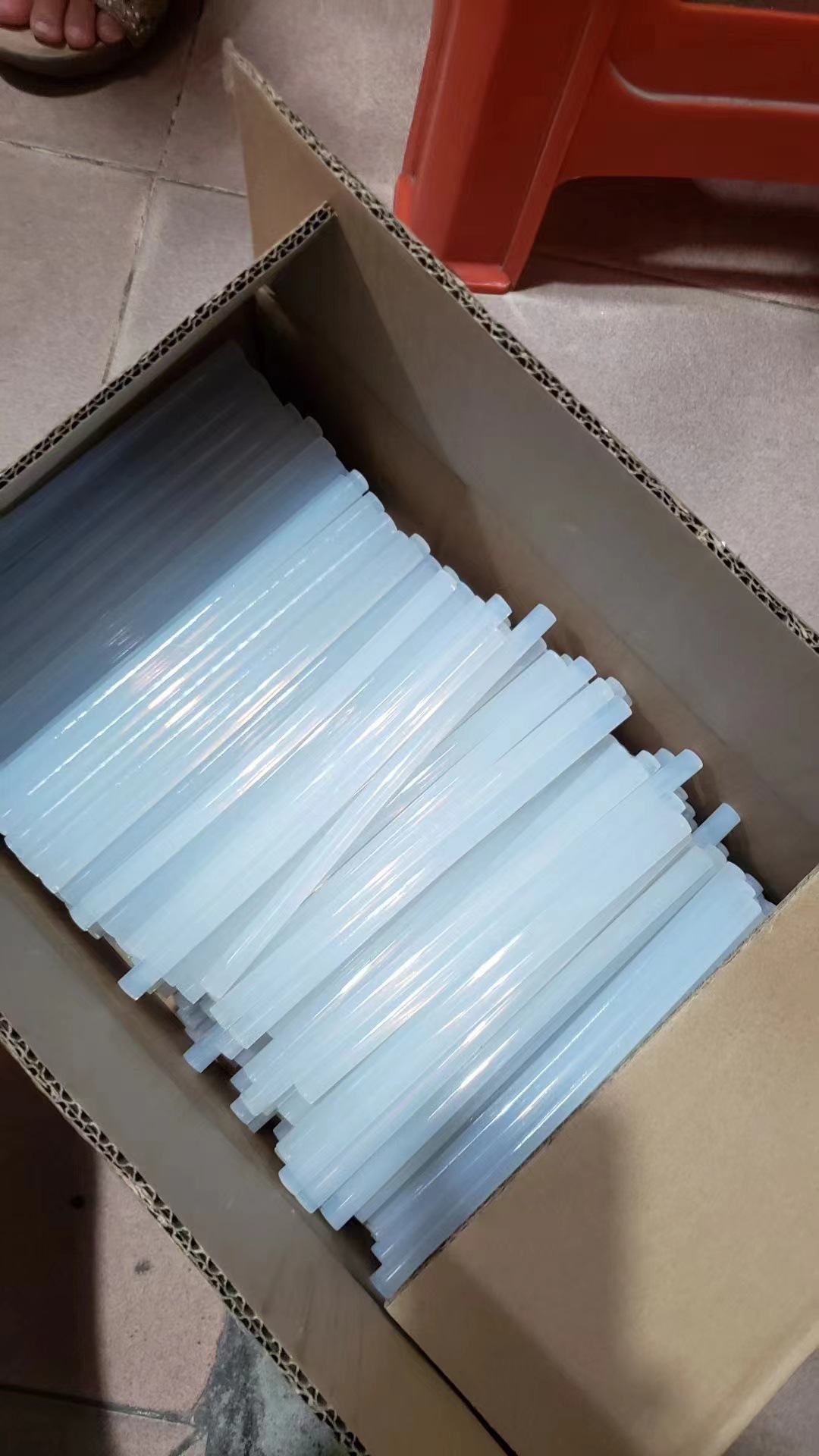 供应白色半透明热熔胶条 环保热熔胶棒 高温热熔胶棒 特价销售