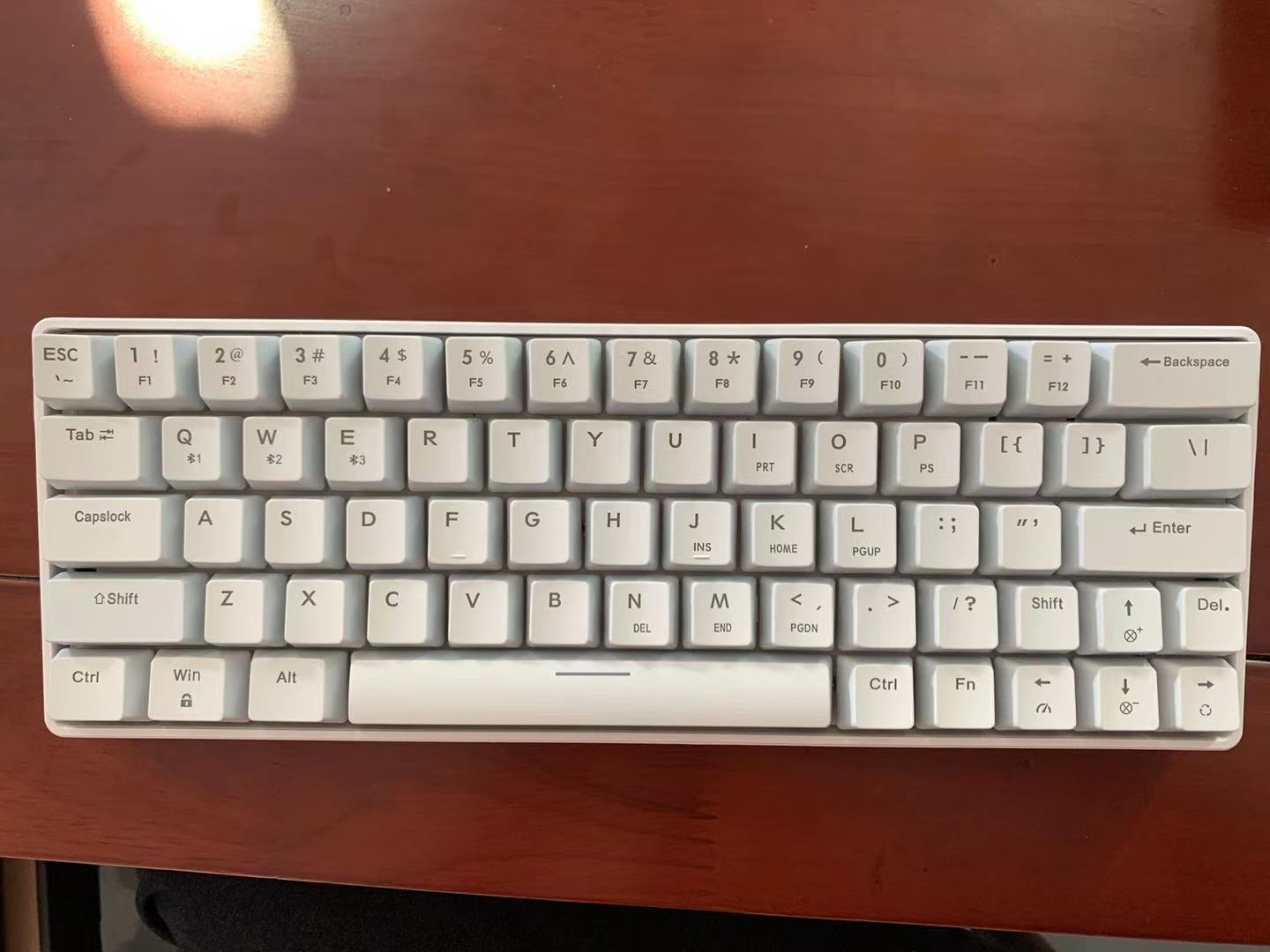 64键蓝牙有线双模机械键盘rgb发光黑红青茶轴办公游戏便携热插拔