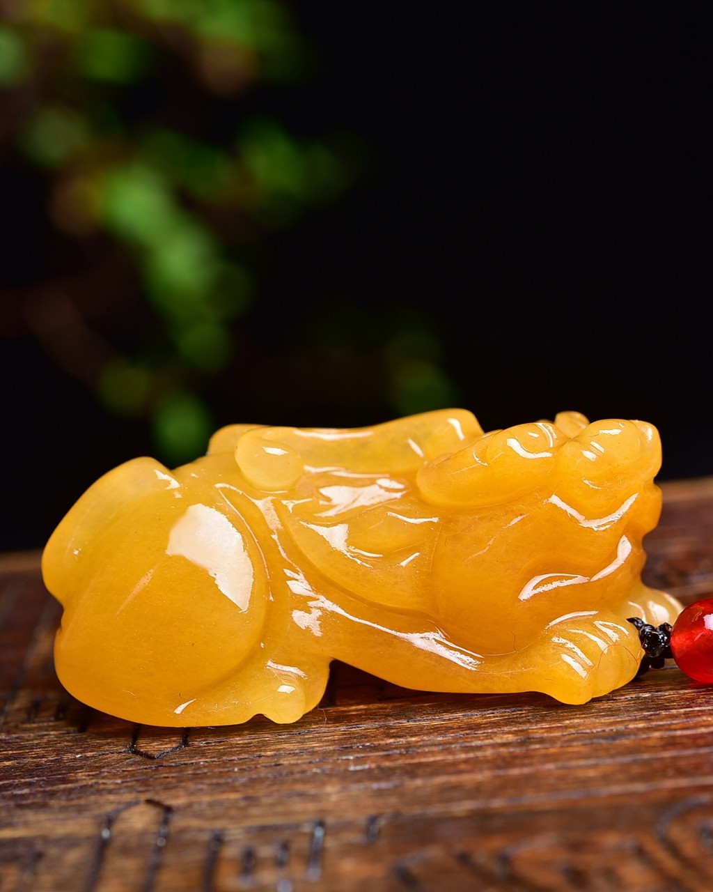 黄龙玉貔貅吊坠 质地油润 金丝玉貔貅吊坠