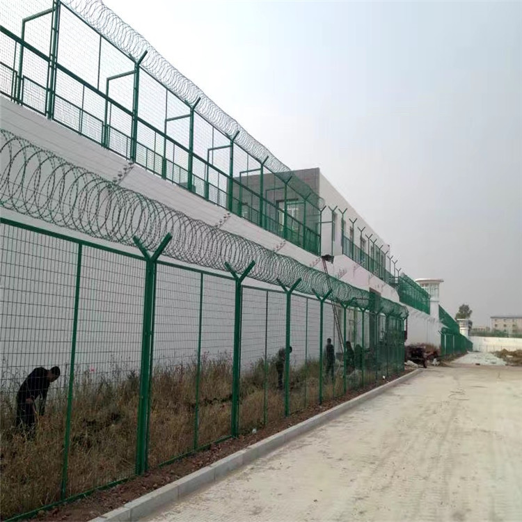 疫情隔离小区学校围墙防盗防爬刺网刺丝滚笼带刺镀锌刀片刺绳青岛