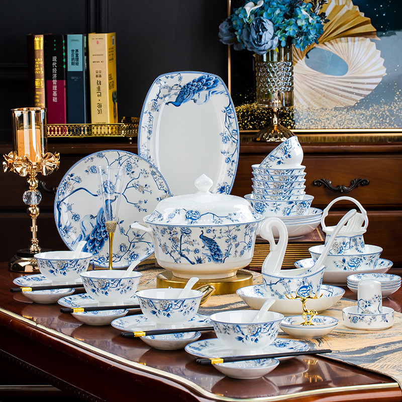 景德镇新款青花陶瓷餐具套装家用陶瓷碗盘结婚乔迁送礼高档骨瓷