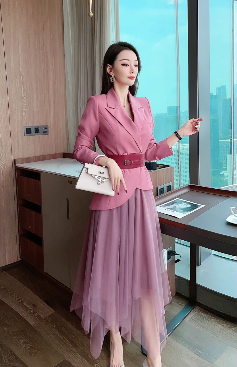 2021小西装粉色气质通勤外套长袖短款时尚纯色半身纱裙套装配腰带