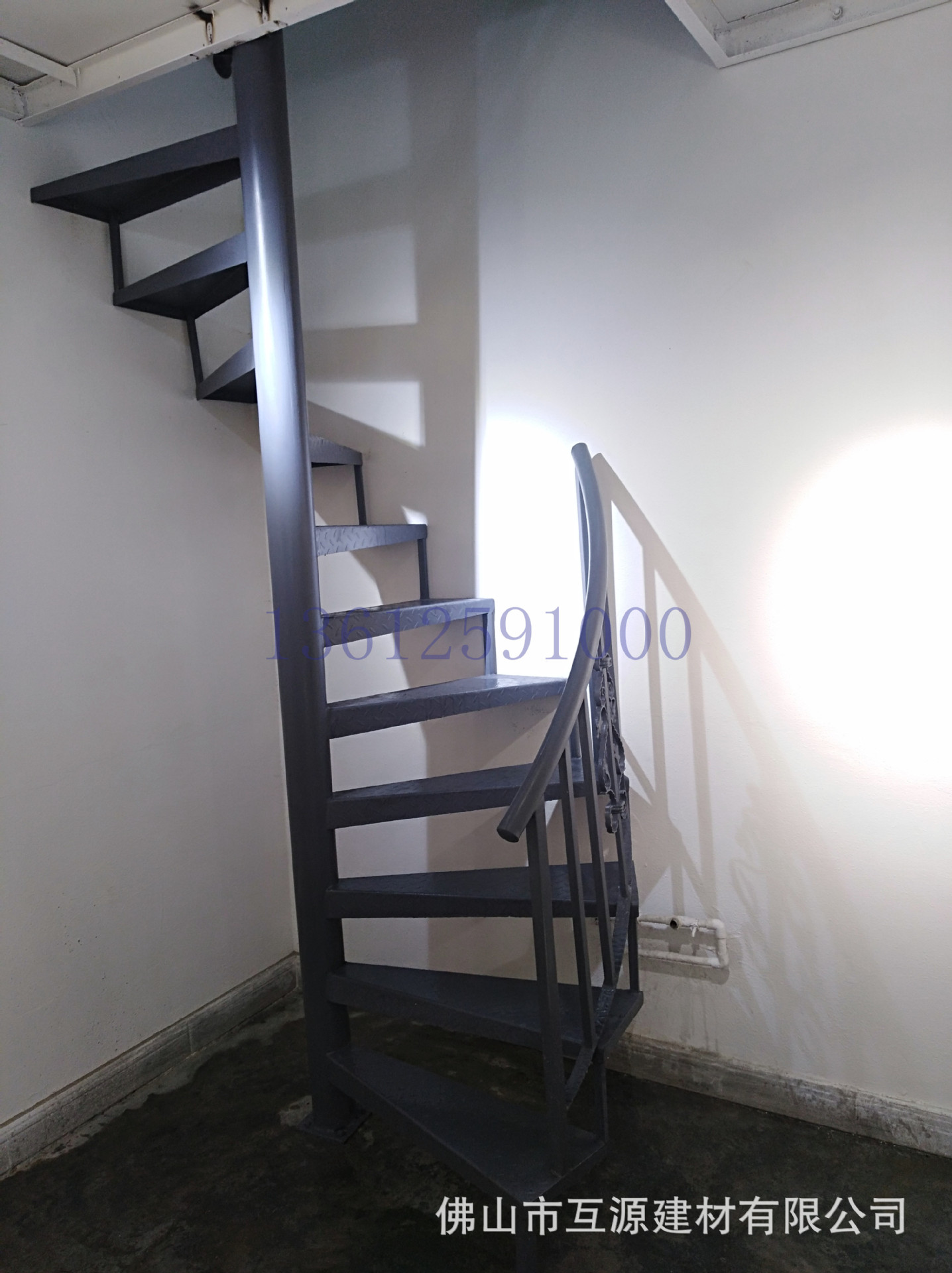 工厂自营 旋转楼梯 外贸出口 铺面档口门市铁楼梯
