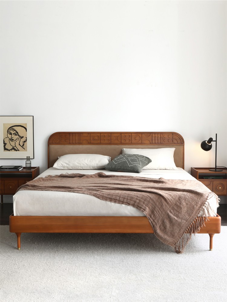北欧表情床中古复古风卧室主卧双人床实木雕花科技布软靠设计师款
