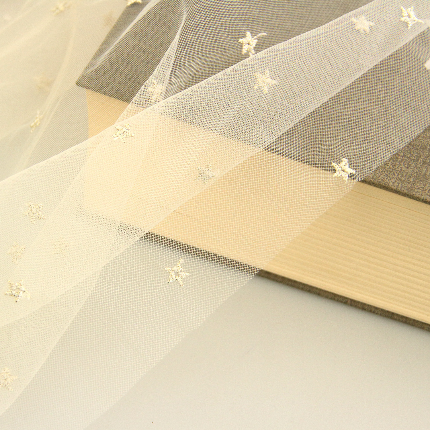 现货绣花网布锦纶加密柔软网刺绣立体星星绣花 童装纱裙面料批发