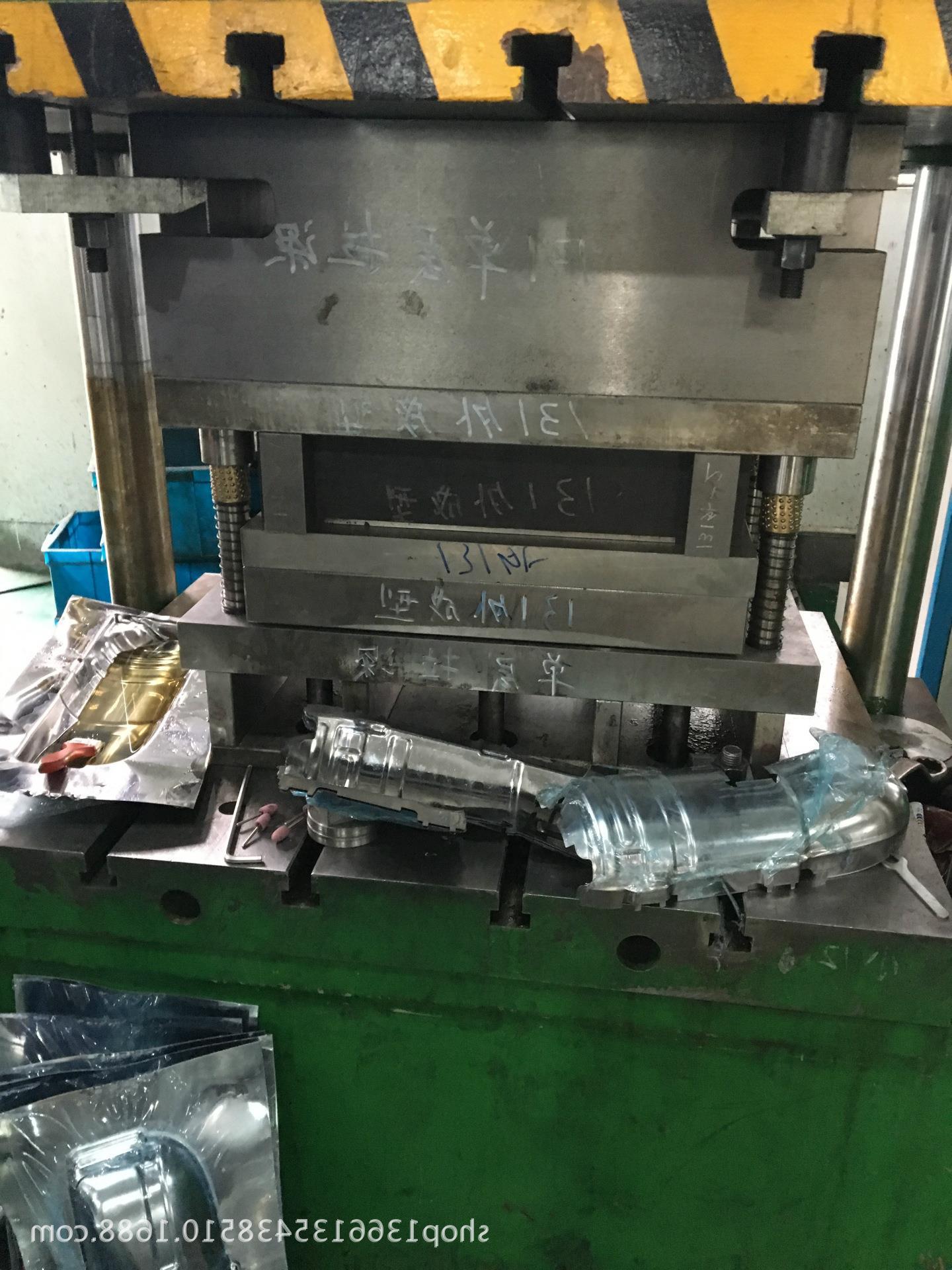 专业设计自动冲压, 汽车部件冲压成型模,组合冲孔模, 连续模具