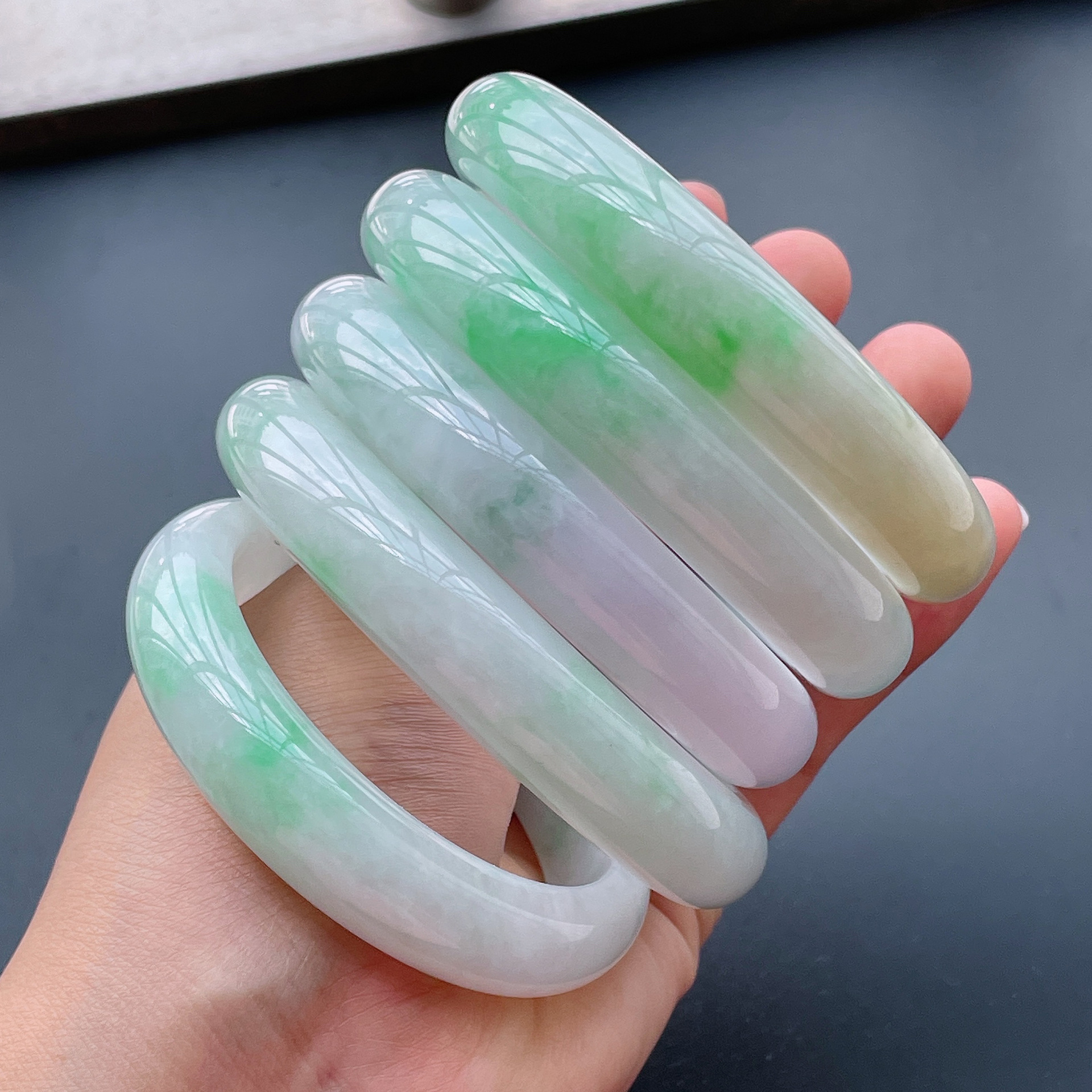 天然翡翠手镯a货玉手镯子贵妃手镯冰种满绿阳绿飘花春彩粉紫圆条