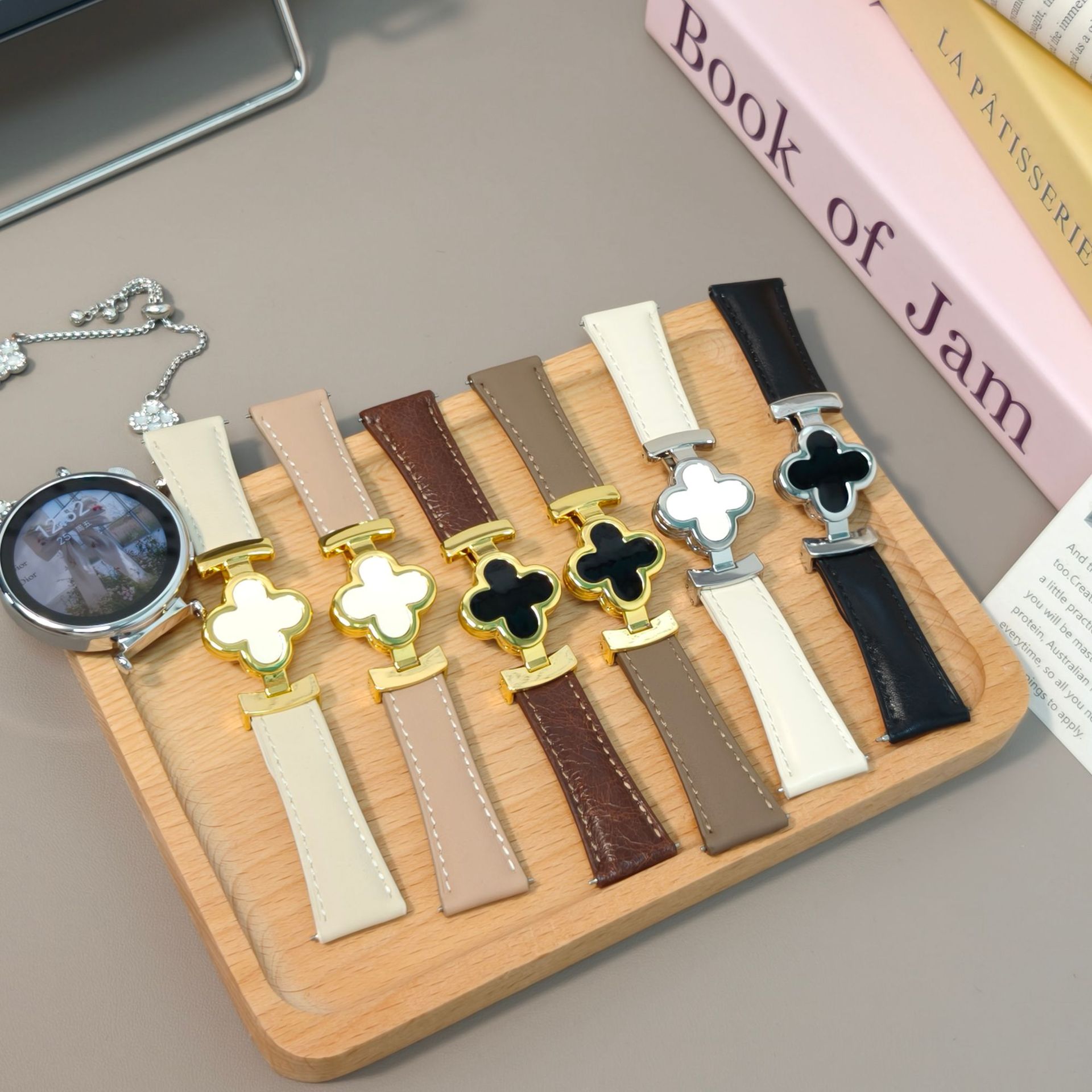 四叶草卜身磁吸扣表带适用华为GT5手表真皮表带GT1234/watch34Pro