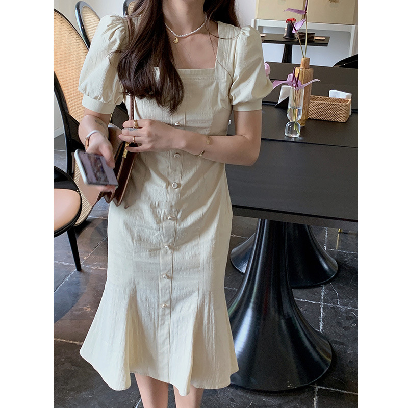 2023 New Summer Women's French Style Cold Milk Apricot Retro Slit Small Puff Sleeve Fishtail Dress