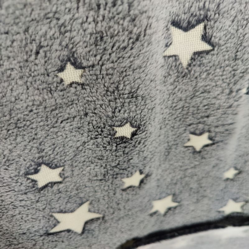 厂家供应五角星条纹印花图案法兰绒面料 抱枕毛毯睡衣面料批发