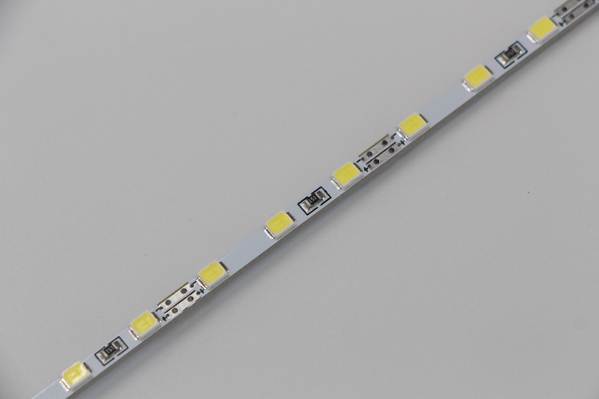 3mm宽导光板灯条12v 90灯 3mm宽2835亚克力展柜 柜台照明光源