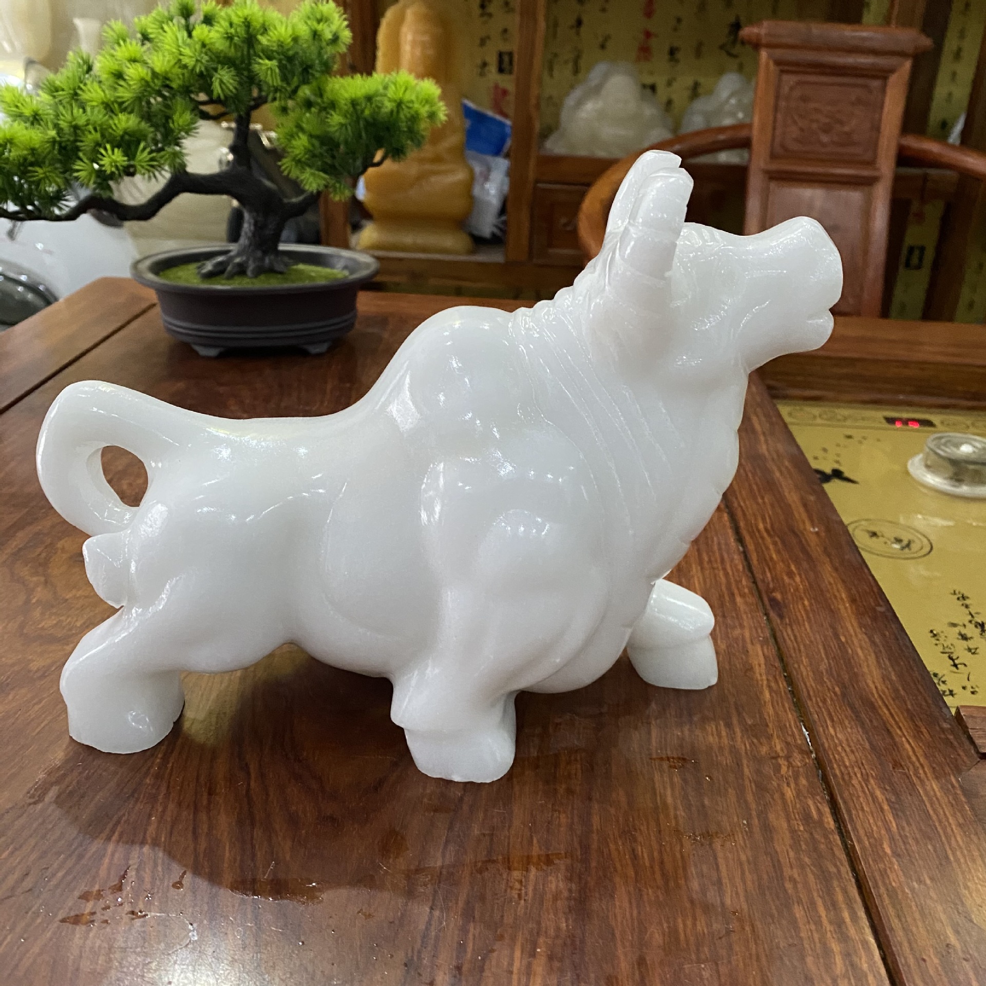 白玉牛摆件 汉白玉牛气冲天生肖牛家庭摆件 真玉石牛商务礼品摆设