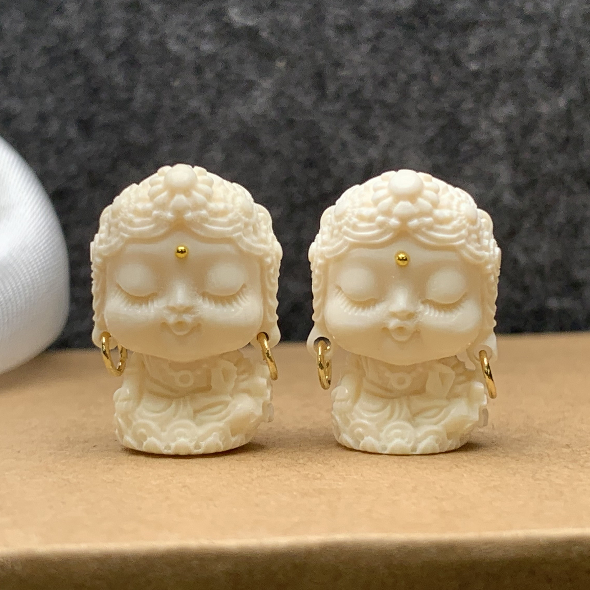 天然猛犸牙雕刻绿度母宝宝佛diy吊坠小配饰背云工厂直销