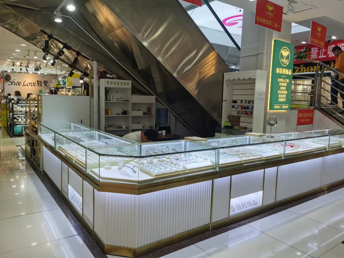 珠宝展柜效果图