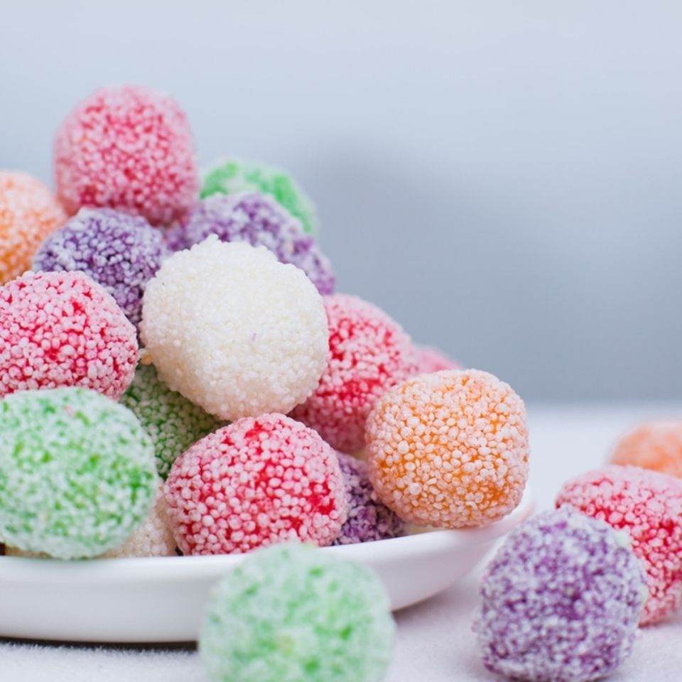 糖果大量彩虹糖冒烟冰淇淋彩球串糖果休闲零食散装整箱批发厂